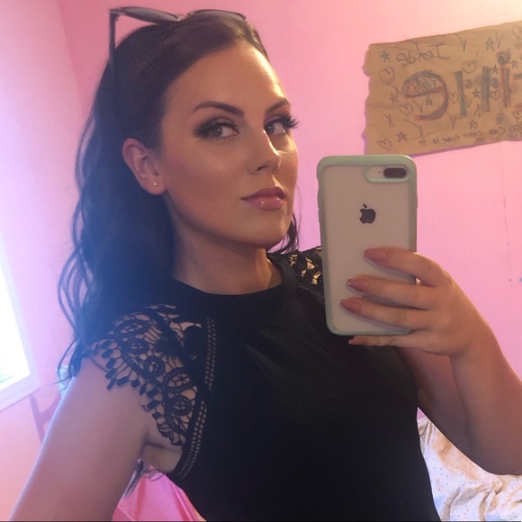 Meet your Posher, Amanda - Picture 1 of 2